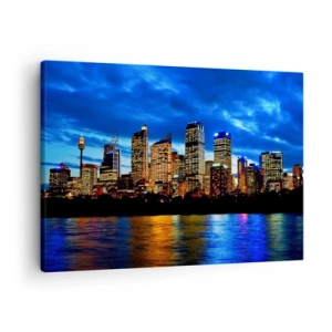 Quadro em tela - Panorama da cidade noturna com arranha-céus iluminados sobre a água - 70x50cm - Uma noite de luzes e cores - Decoração de parede moderna para a sala de estar e quarto ARTTOR