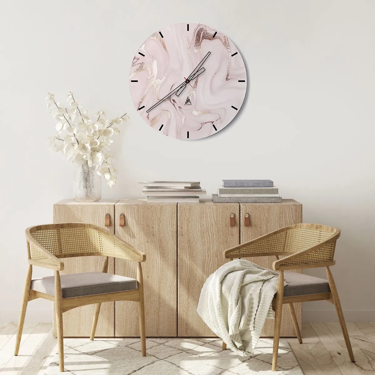 Relógio de parede - Relógio em vidro - Fundo de mármore rosa claro com veios dourados brilhantes - 30x30cm - Num lenço cor-de-rosa - Decoração de parede moderna para a sala de estar, cozinha e quarto ARTTOR