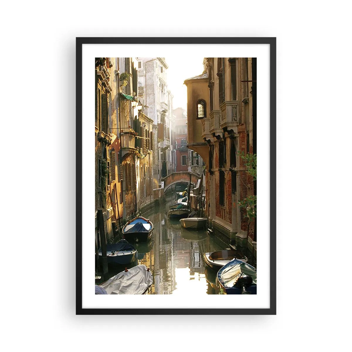 Pôster com moldura preta - Um canal veneziano cercado por casas históricas - 50x70cm - Em um beco veneziano - Decoração de parede moderna para a sala de estar e quarto ARTTOR