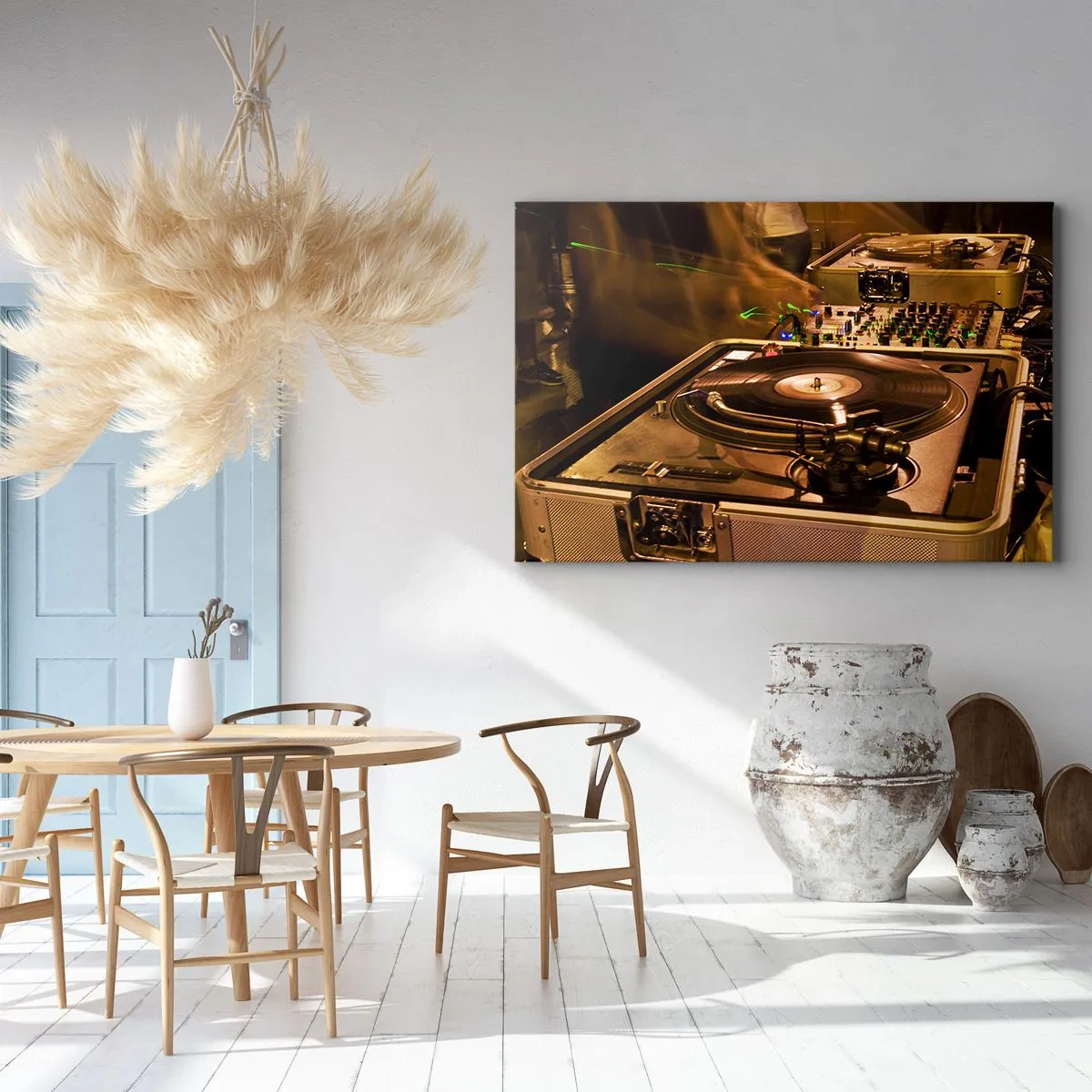 Quadro em tela - Equipamento de DJ com toca-discos e mixer durante uma festa - 70x50cm - Sente esse poder? - Decoração de parede moderna para a sala de estar e quarto ARTTOR