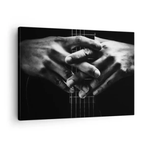 Quadro em tela - Mãos entrelaçadas sobre um violão em tom monocromático - 70x50cm - Oração do artista - Decoração de parede moderna para a sala de estar e quarto ARTTOR