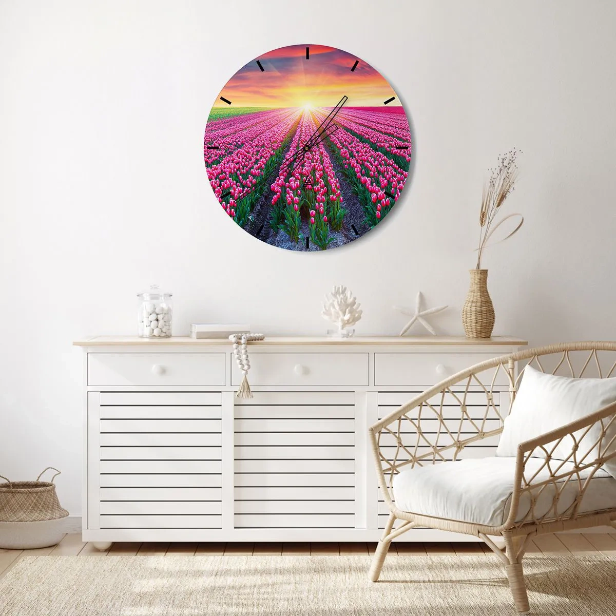 Relógio de parede - Relógio em vidro - Um campo de tulipas vermelhas ao pôr do sol - 30x30cm - Quinta da Beleza - Decoração de parede moderna para a sala de estar, cozinha e quarto ARTTOR