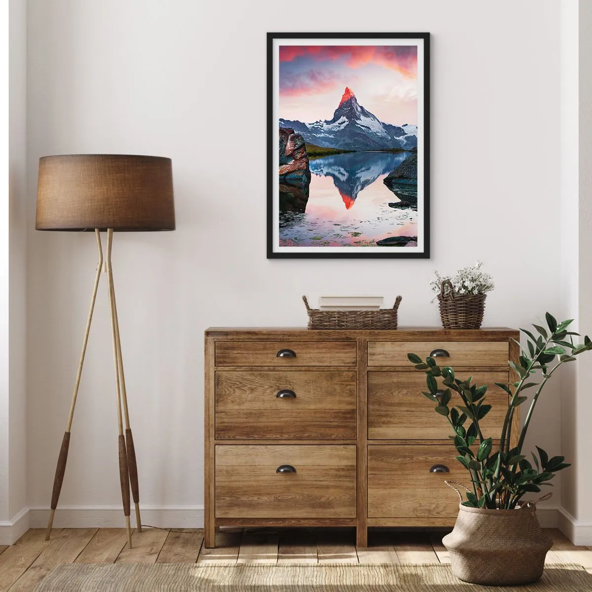 Pôster com moldura preta - Uma montanha refletida em um lago ao pôr do sol - 50x70cm - O coração das montanhas é quente - Decoração de parede moderna para a sala de estar e quarto ARTTOR