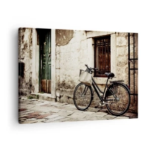 Quadro em tela - Uma bicicleta contra um muro de pedra com uma janela e porta de estilo retrô - 70x50cm - De volta ao passado - Decoração de parede moderna para a sala de estar e quarto ARTTOR