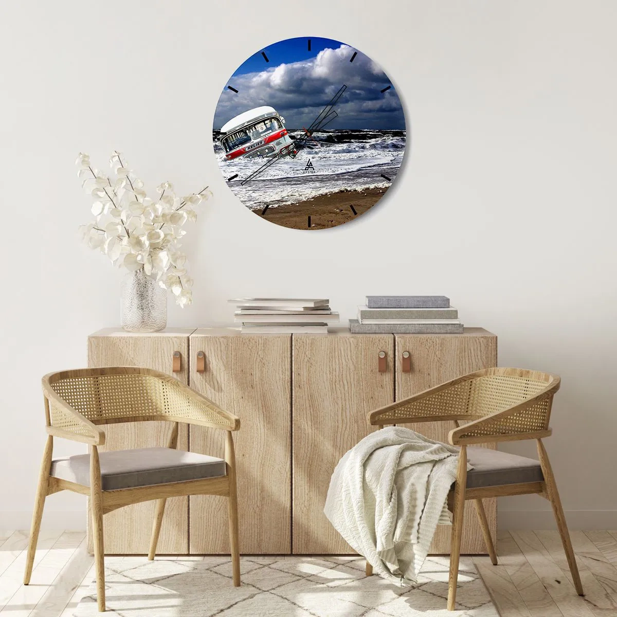 Relógio de parede - Relógio em vidro - Um ônibus retrô com um mar tempestuoso como pano de fundo - 30x30cm - E por que a surpresa? - Decoração de parede moderna para a sala de estar, cozinha e quarto ARTTOR