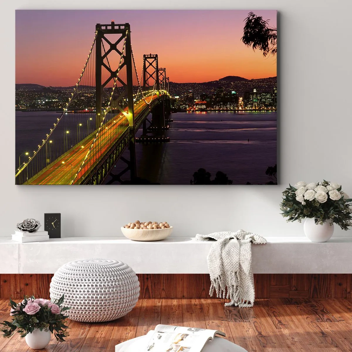 Quadro em tela - Uma ponte iluminada à noite sobre a água com vista panorâmica da cidade - 70x50cm - Noite em roxo - Decoração de parede moderna para a sala de estar e quarto ARTTOR
