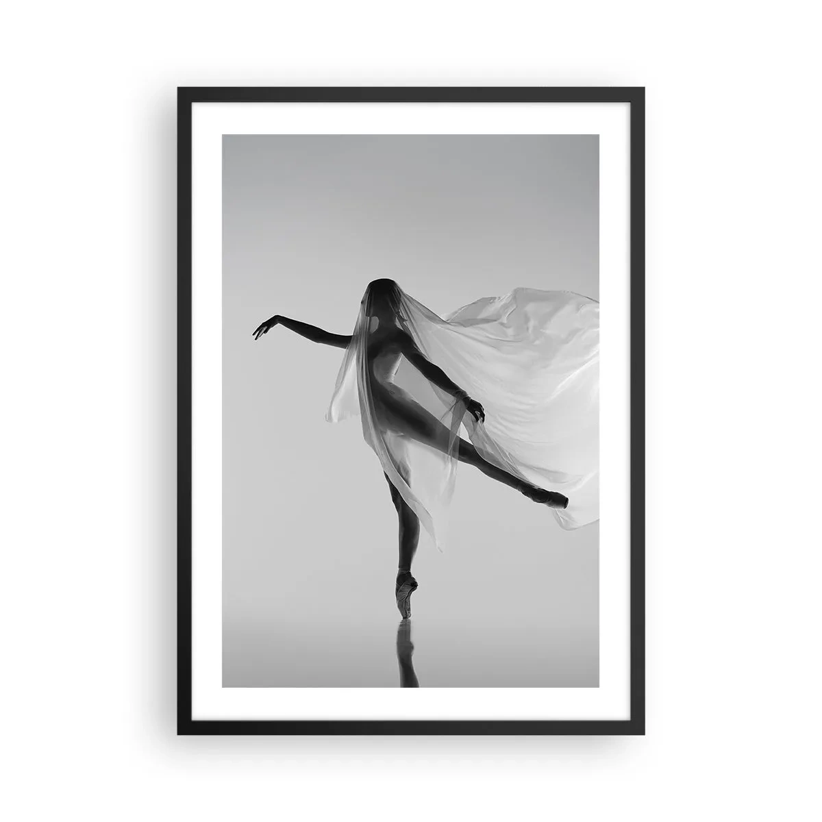Pôster com moldura preta - Uma dançarina com um véu arejado em uma composição em preto e branco - 50x70cm - Leveza e graça - Decoração de parede moderna para a sala de estar e quarto ARTTOR