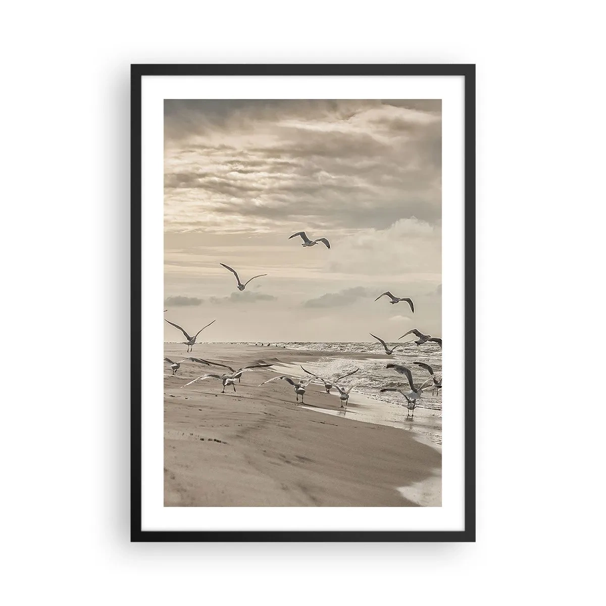 Pôster com moldura preta - Gaivotas pairando sobre a praia sob um céu nublado - 50x70cm - O som do mar, o canto dos pássaros - Decoração de parede moderna para a sala de estar e quarto ARTTOR