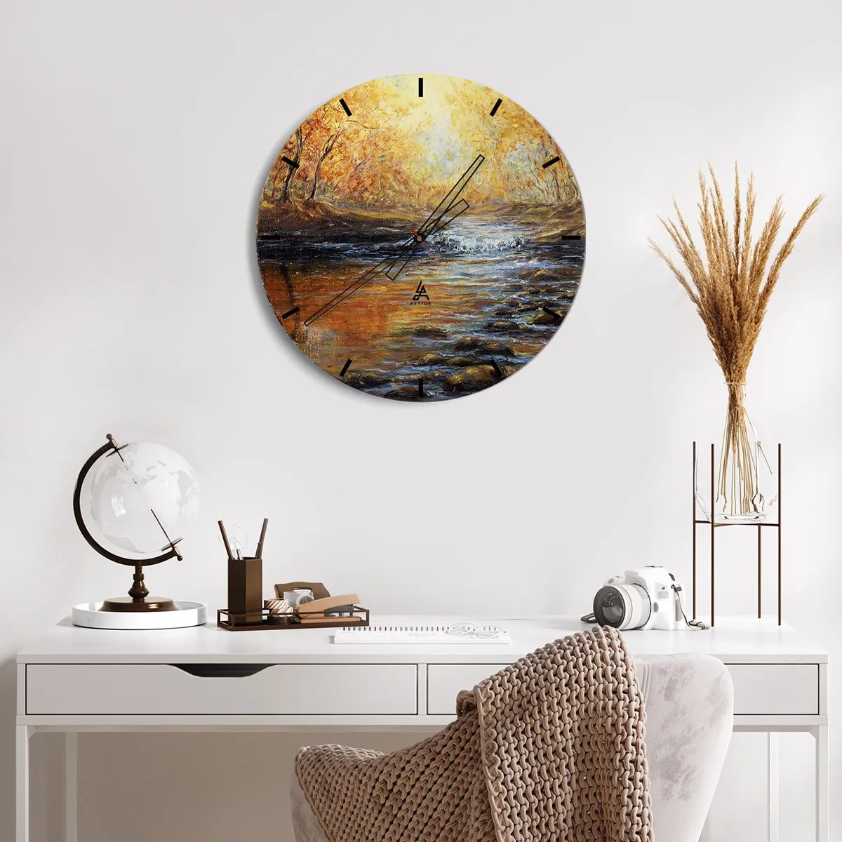 Relógio de parede - Relógio em vidro - Paisagem de outono com um rio cercado por árvores douradas - 30x30cm - Riacho Dourado - Decoração de parede moderna para a sala de estar, cozinha e quarto ARTTOR