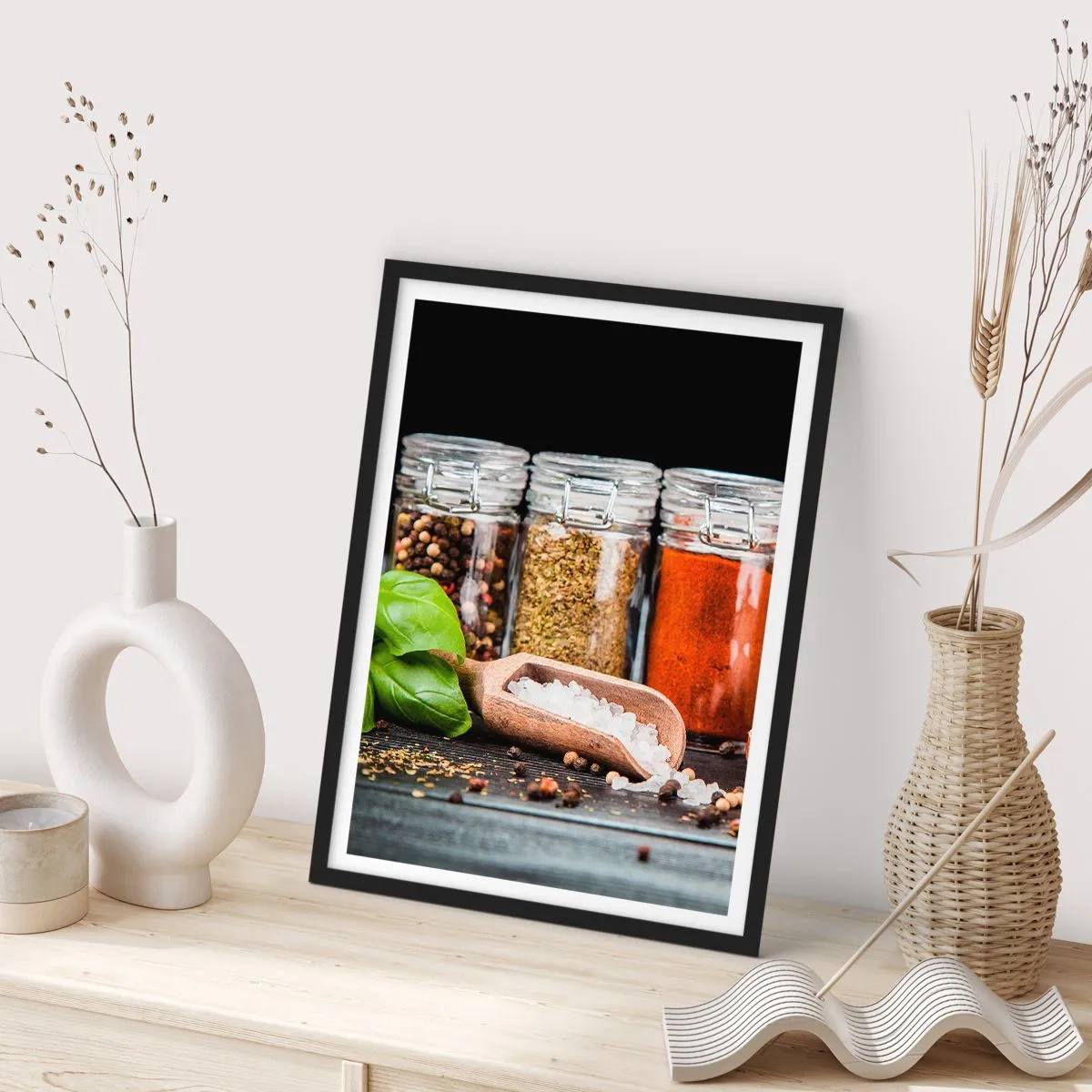Pôster com moldura preta - Potes de especiarias em um fundo escuro - 50x70cm - Para que a vida tenha um sabor - Decoração de parede moderna para a sala de estar e quarto ARTTOR
