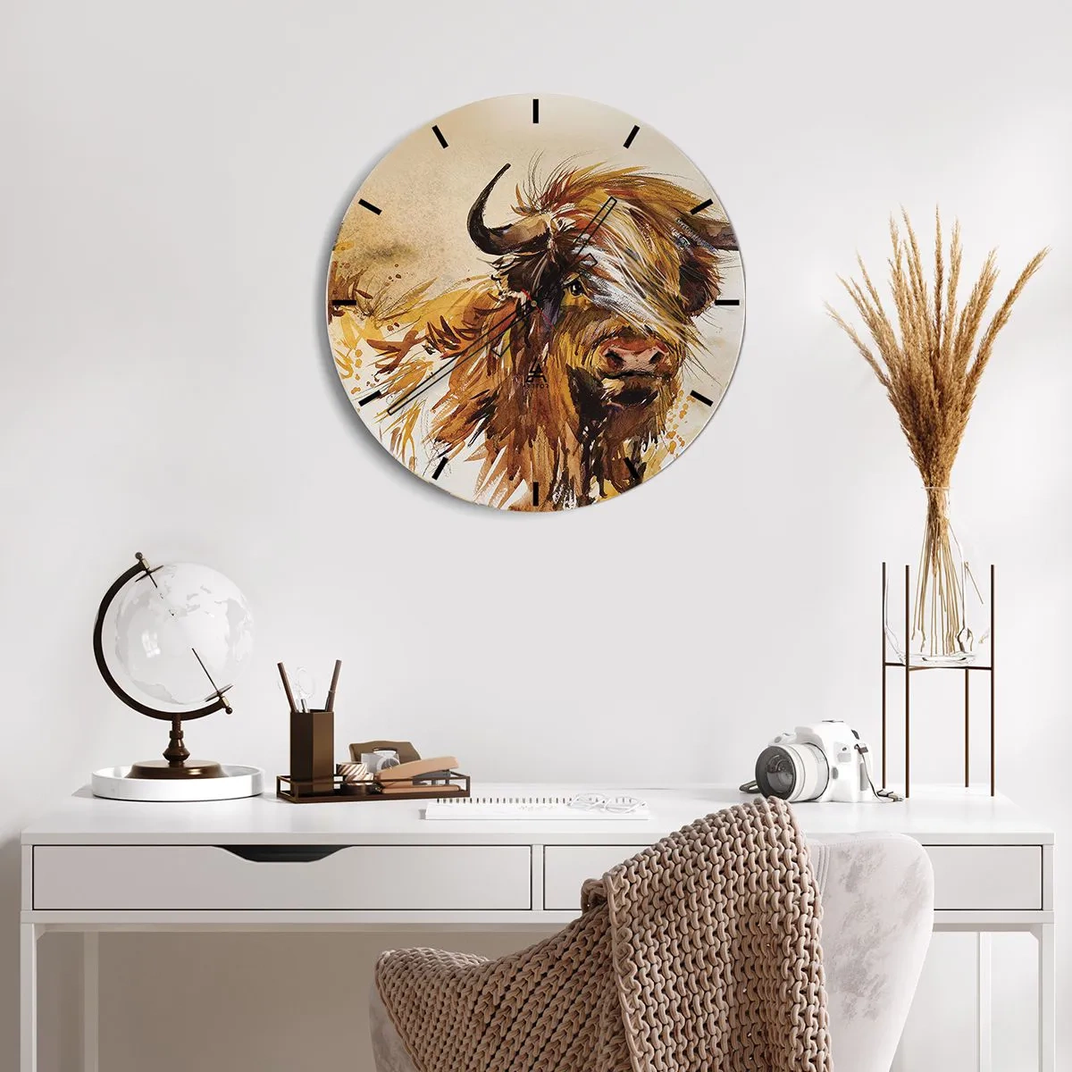 Relógio de parede - Relógio em vidro - Uma ilustração pintada de um touro escocês com pelo esvoaçante - 30x30cm - Orgulho do caçador - Decoração de parede moderna para a sala de estar, cozinha e quarto ARTTOR