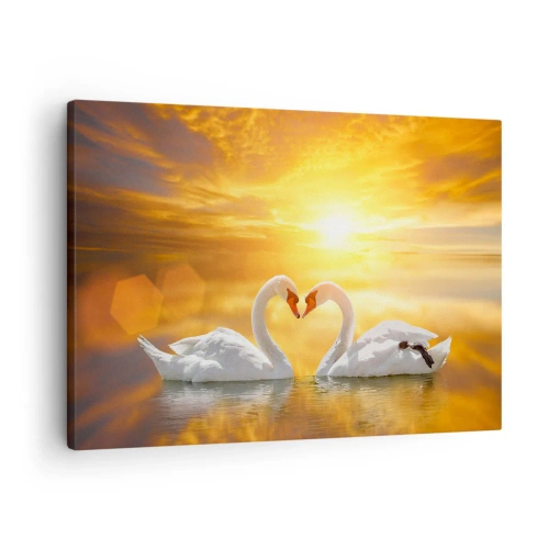 Quadro em tela - Uma cena romântica de dois cisnes formando um coração tendo como pano de fundo um pôr do sol dourado. - 70x50cm - Coração é a palavra mais bonita do mundo... - Decoração de parede moderna para a sala de estar e quarto ARTTOR