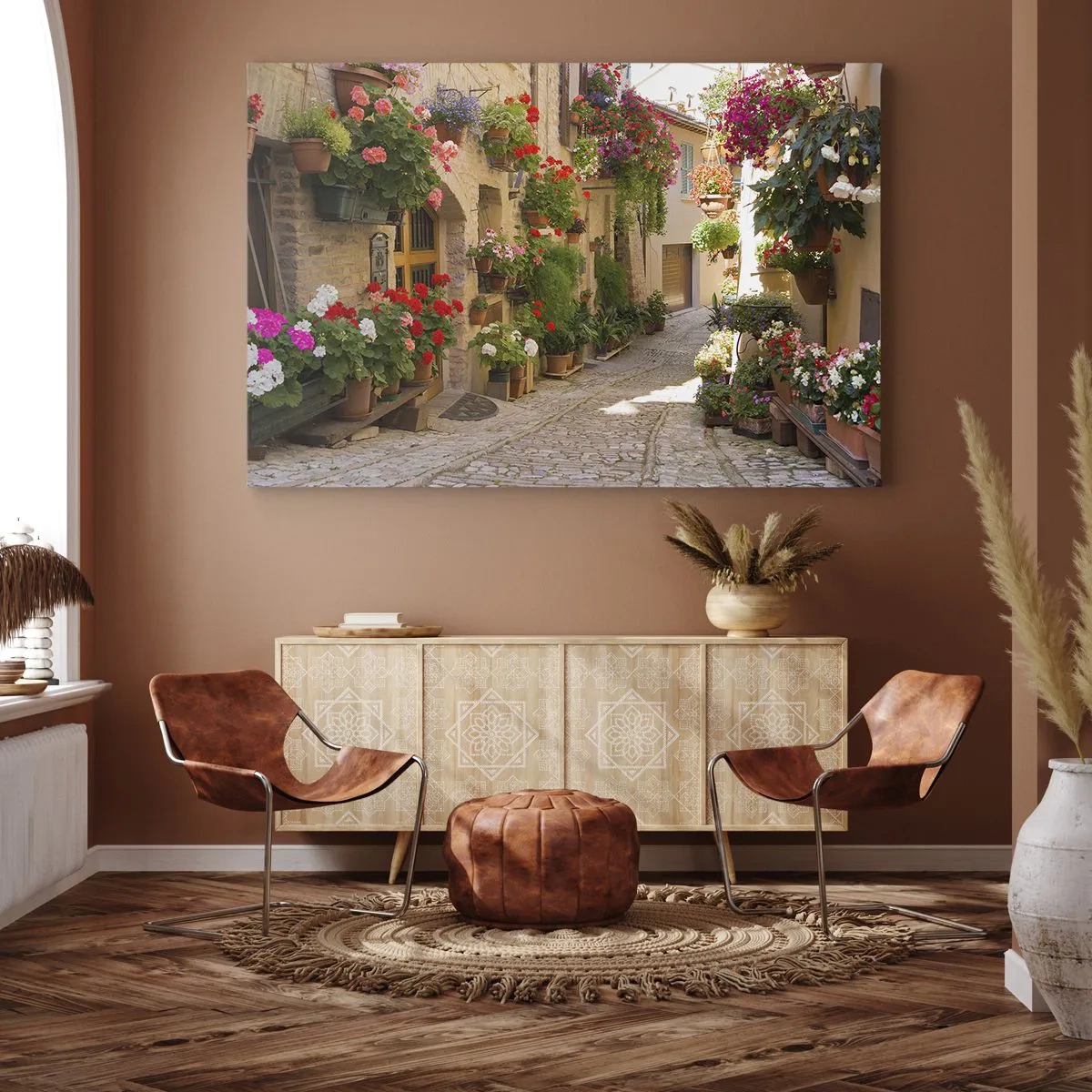 Quadro em tela - Uma rua com flores em vasos e muros de pedra - 70x50cm - Nas flores do dilúvio - Decoração de parede moderna para a sala de estar e quarto ARTTOR