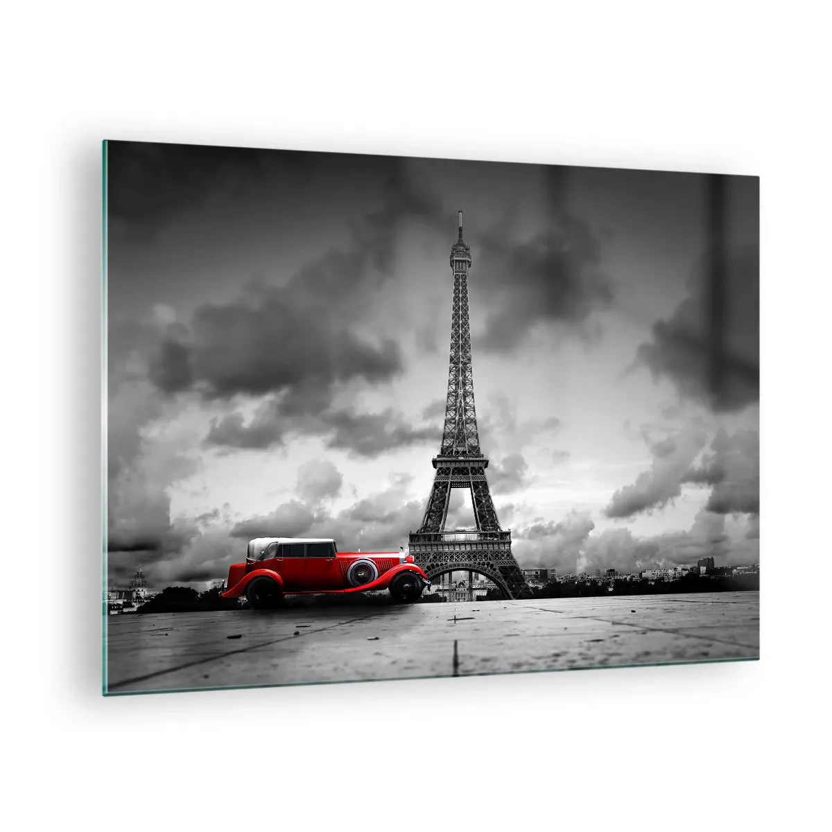 Quadro em vidro - Um carro retrô vermelho com a Torre Eiffel ao fundo em um cenário preto e branco. - 70x50cm - Não há muito tempo atrás em Paris - Decoração de parede moderna para a sala de estar e quarto ARTTOR