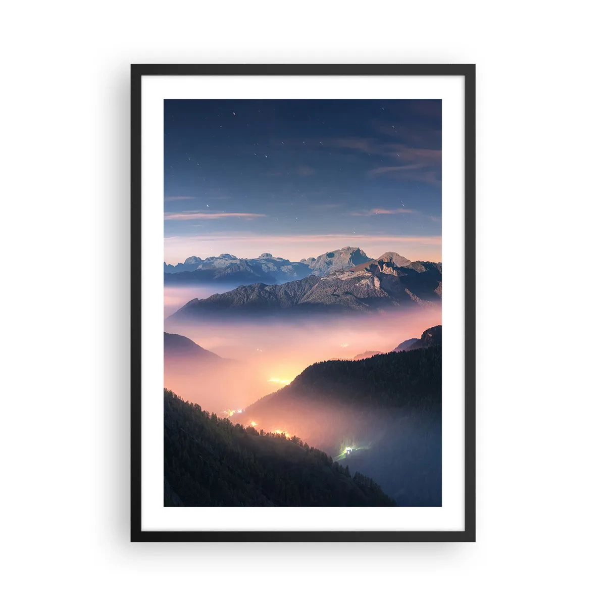 Pôster com moldura preta - Uma vista mágica dos vales das montanhas iluminados pela luz noturna - 50x70cm - Luz nos vales - Decoração de parede moderna para a sala de estar e quarto ARTTOR