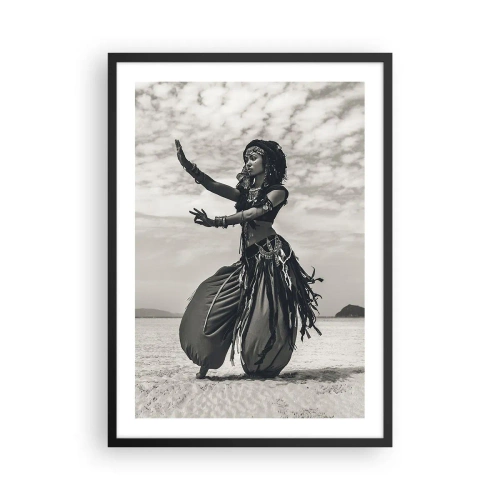 Pôster com moldura preta - Uma dançarina étnica em uma paisagem desértica - 50x70cm - Dança das Ilhas do Sul - Decoração de parede moderna para a sala de estar e quarto ARTTOR