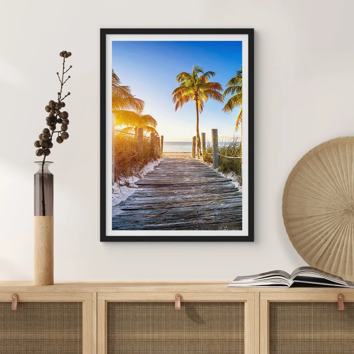 Pôster com moldura preta - Caminho de madeira para a praia com palmeiras ao sol - 50x70cm - Direto para o paraíso - Decoração de parede moderna para a sala de estar e quarto ARTTOR