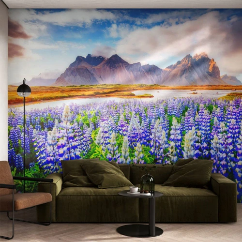 Papel de Parede Standard Eco - Força e severidade ao lado da suavidade - Paisagem, Montanhas, Flores - 200x140 cm