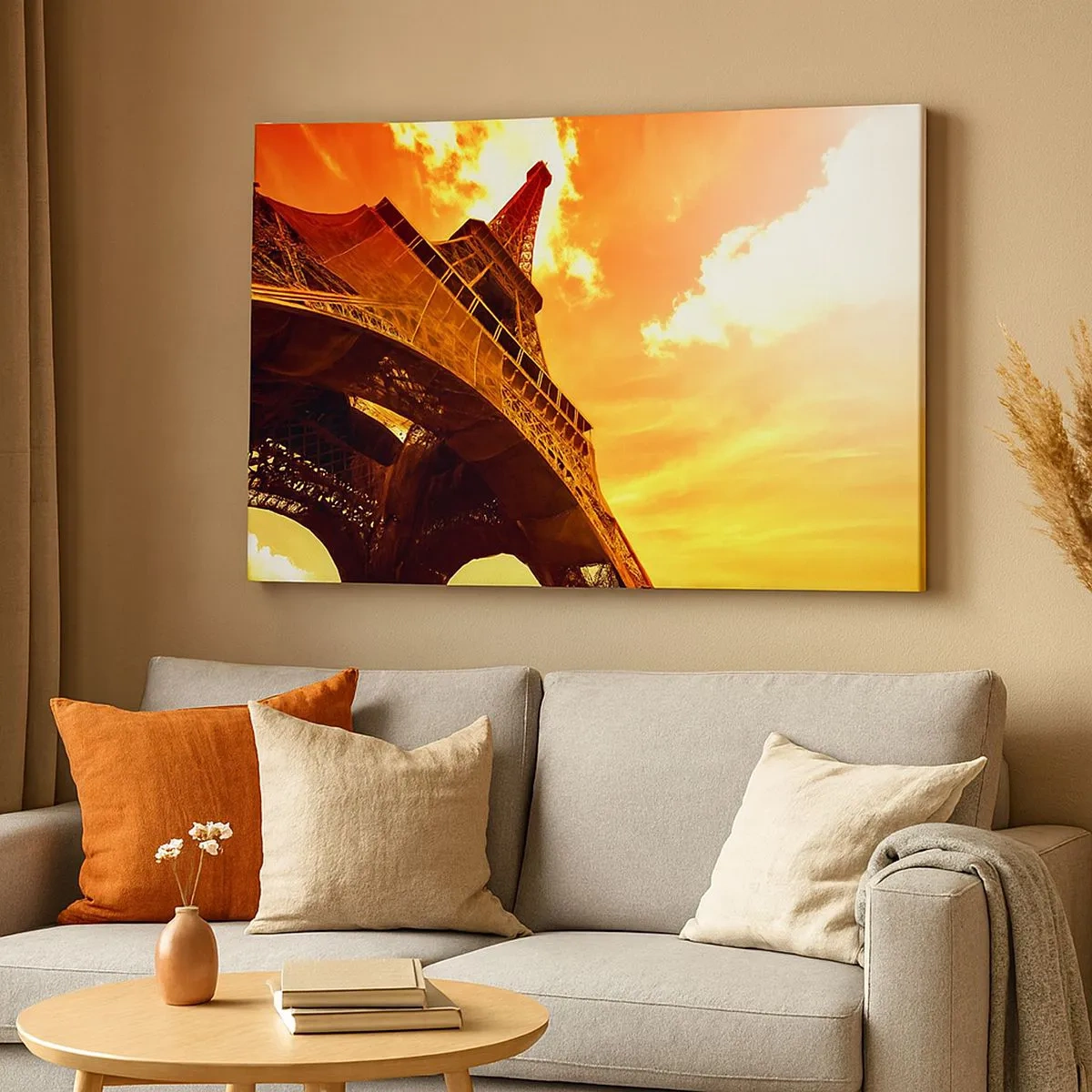 Quadro em tela - A Torre Eiffel contra um céu dourado durante o pôr do sol - 70x50cm - Monumental, dourada pelo sol - Decoração de parede moderna para a sala de estar e quarto ARTTOR
