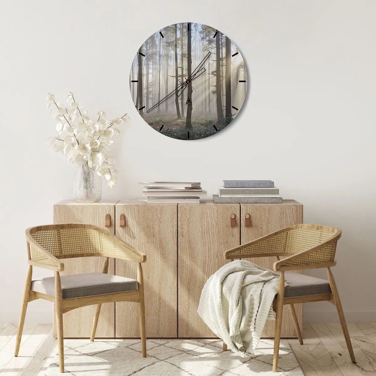 Relógio de parede - Relógio em vidro - Névoa brilhando através das árvores na floresta - 30x30cm - O nevoeiro também acordou - Decoração de parede moderna para a sala de estar, cozinha e quarto ARTTOR