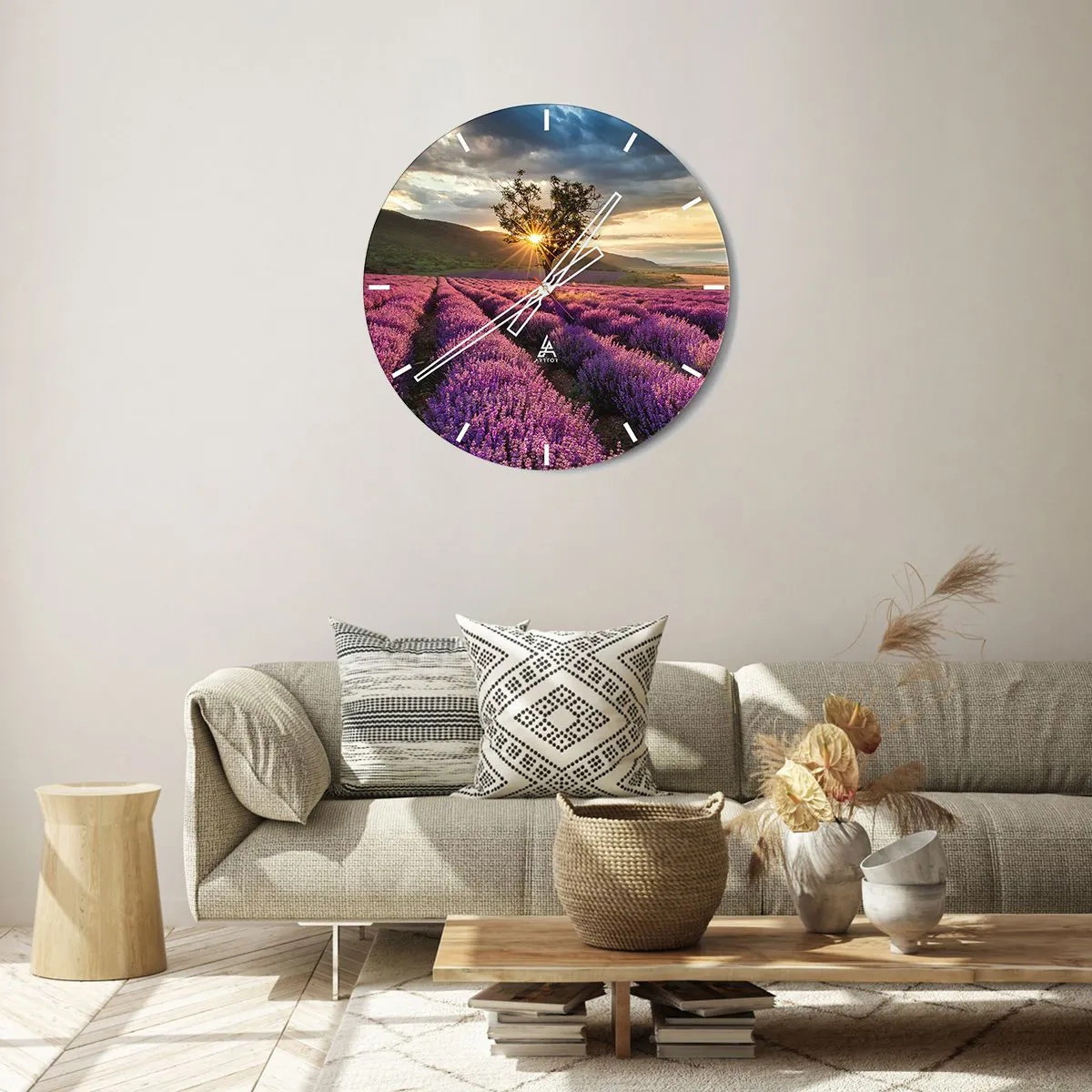 Relógio de parede - Relógio em vidro - Um campo de lavanda ao pôr do sol com uma árvore solitária - 30x30cm - Aroma lilás - Decoração de parede moderna para a sala de estar, cozinha e quarto ARTTOR