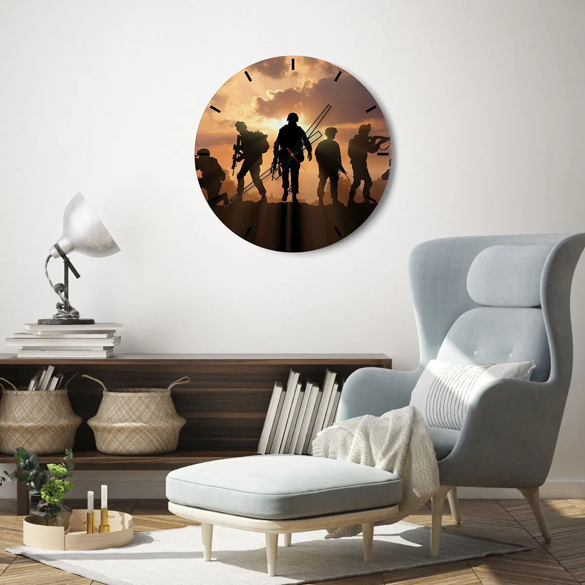 Relógio de parede - Relógio em vidro - Silhuetas de soldados contra o pôr do sol - 30x30cm - Brothers in arms - Decoração de parede moderna para a sala de estar, cozinha e quarto ARTTOR
