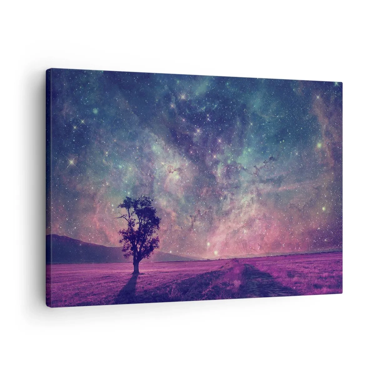 Quadro em tela - Uma árvore contra um céu estrelado em cores roxas e azuis - 70x50cm - Sob o céu mágico - Decoração de parede moderna para a sala de estar e quarto ARTTOR