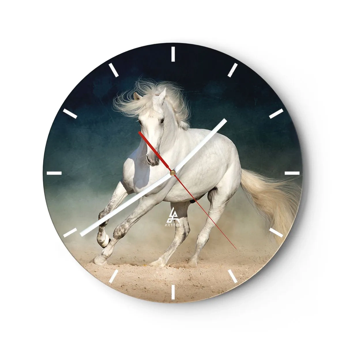 Relógio de parede - Relógio em vidro - Um cavalo branco galopando pela areia contra um céu escuro. - 30x30cm - Liberdade em seu estado puro - Decoração de parede moderna para a sala de estar, cozinha e quarto ARTTOR