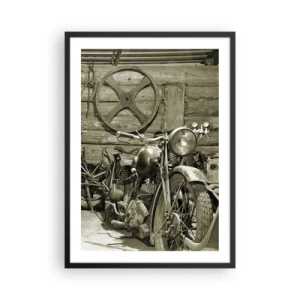 Pôster com moldura preta - Uma motocicleta velha em um galpão de madeira com uma roda ao fundo - 50x70cm - No depósito do tio Jorge - Decoração de parede moderna para a sala de estar e quarto ARTTOR