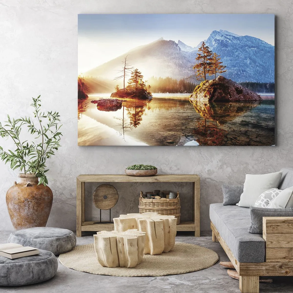Quadro em tela - Um lago com ilhas e montanhas ao fundo ao nascer do sol - 70x50cm - A natureza sob uma nova luz - Decoração de parede moderna para a sala de estar e quarto ARTTOR