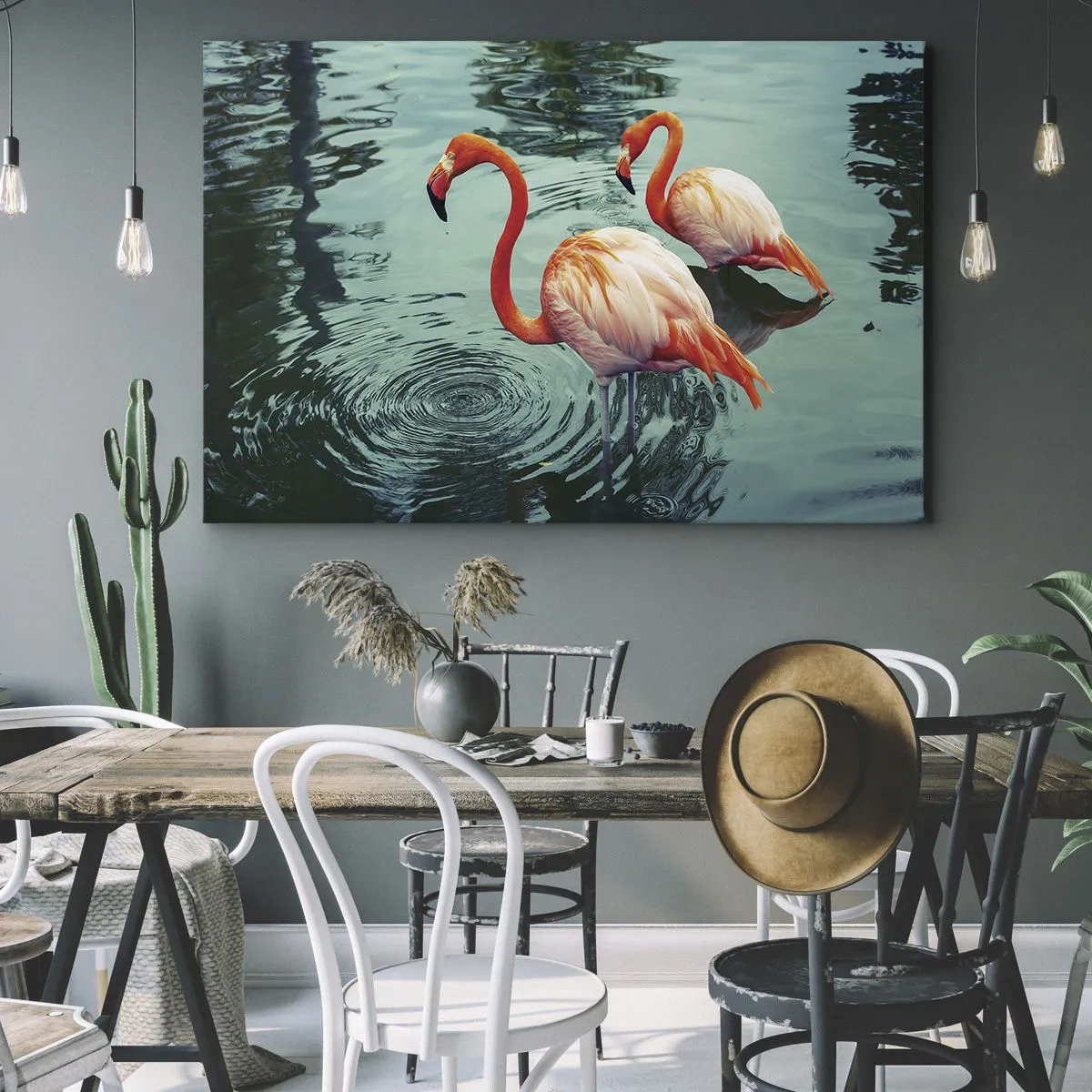 Quadro em tela - Dois flamingos na água calma refletindo o ambiente ao redor - 70x50cm - Estamos na moda agora - Decoração de parede moderna para a sala de estar e quarto ARTTOR