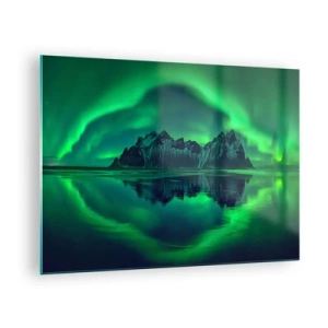 Quadro em vidro - A aurora boreal pairando sobre uma paisagem montanhosa e refletida na água - 70x50cm - Nos braços da aurora - Decoração de parede moderna para a sala de estar e quarto ARTTOR