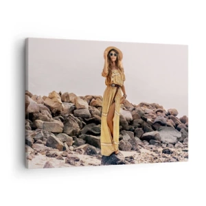 Quadro em tela - Uma mulher no estilo boho contra um fundo de praia rochosa - 70x50cm - A magia das pedras - Decoração de parede moderna para a sala de estar e quarto ARTTOR