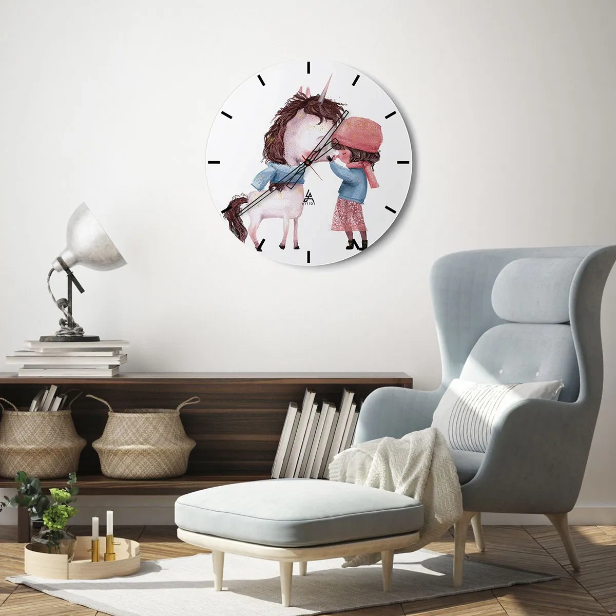 Relógio de parede - Relógio em vidro - Uma garota com roupa de inverno beijando um unicórnio em um fundo branco - 30x30cm - Conto do inverno - Decoração de parede moderna para a sala de estar, cozinha e quarto ARTTOR