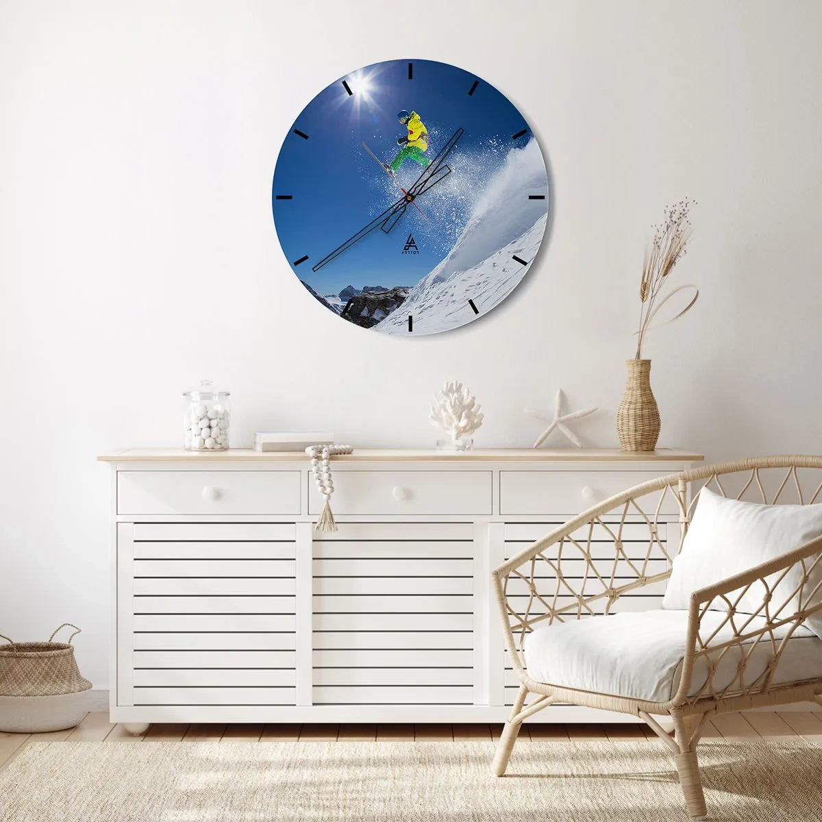Relógio de parede - Relógio em vidro - Um esquiador realizando um salto com montanhas ao fundo - 30x30cm - Dançando com as montanhas - Decoração de parede moderna para a sala de estar, cozinha e quarto ARTTOR