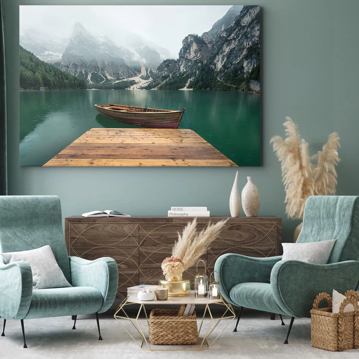 Quadro em tela - Um barco de madeira em um píer em um lago cercado por montanhas - 70x50cm - Rochas orgulhosas  - Decoração de parede moderna para a sala de estar e quarto ARTTOR
