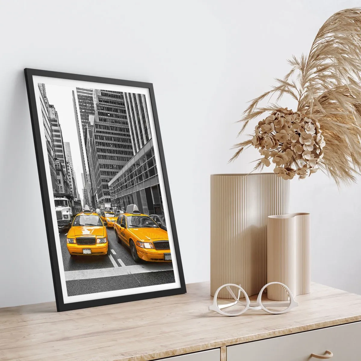 Pôster com moldura preta - Táxis amarelos nas ruas de Nova York - 50x70cm - Somos a cor da cidade - Decoração de parede moderna para a sala de estar e quarto ARTTOR