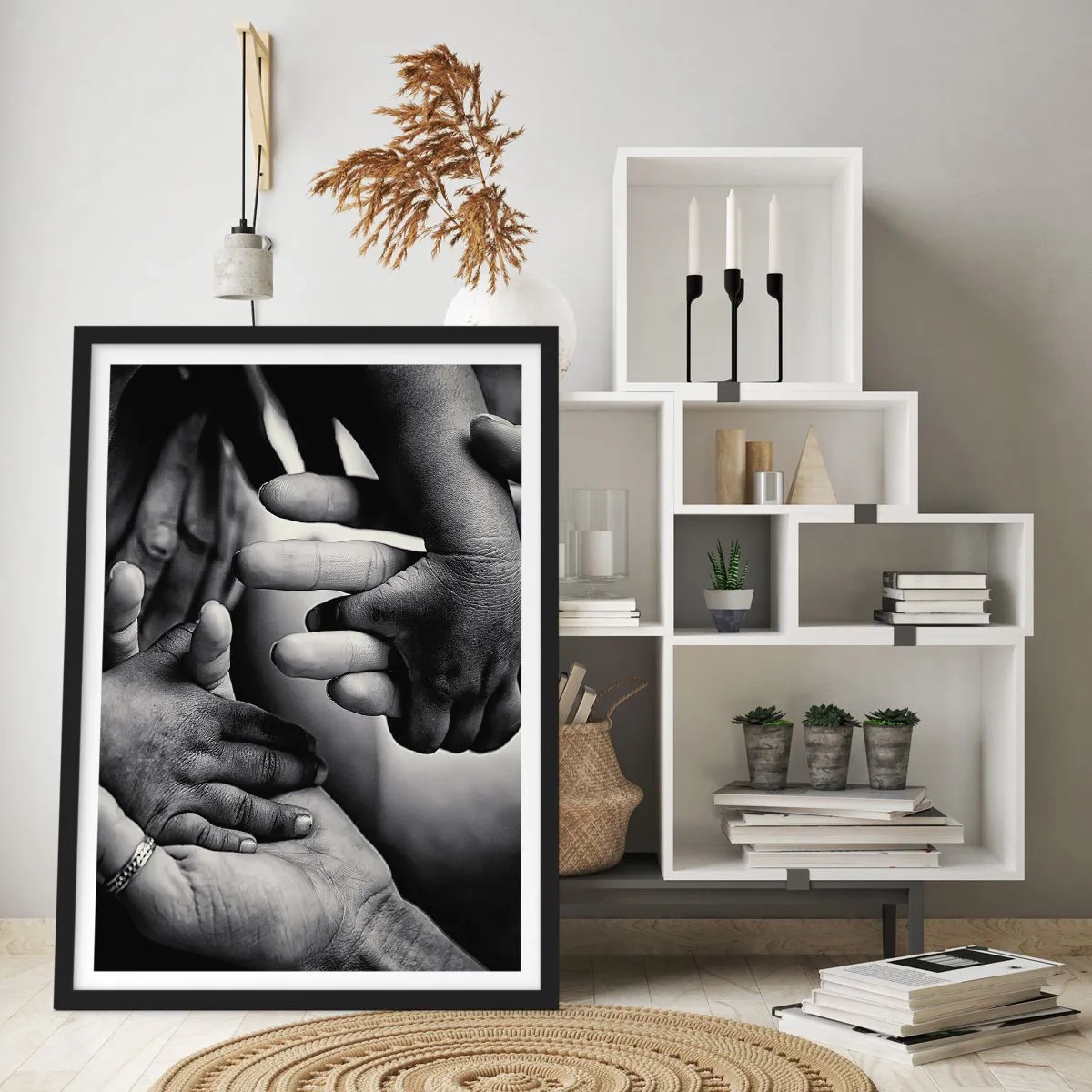 Pôster com moldura preta - Motivo preto e branco de mãos simbolizando vínculo - 50x70cm - Ser humano - Decoração de parede moderna para a sala de estar e quarto ARTTOR