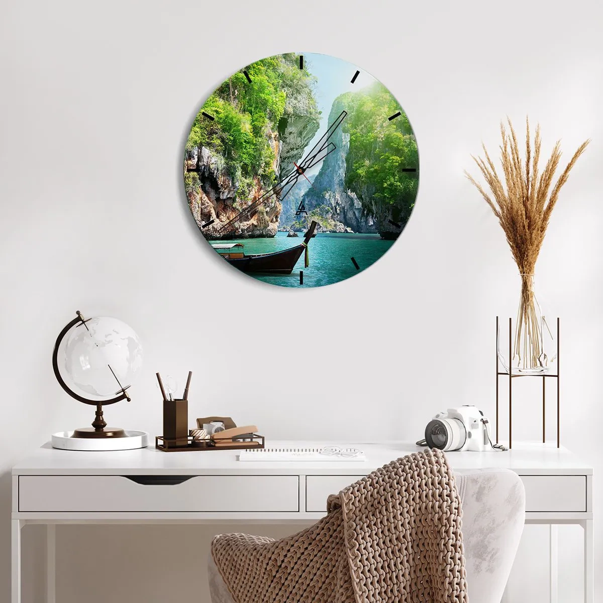 Relógio de parede - Relógio em vidro - Baía tropical com um barco encostado nas rochas - 30x30cm - Um convite para uma viagem exótica - Decoração de parede moderna para a sala de estar, cozinha e quarto ARTTOR