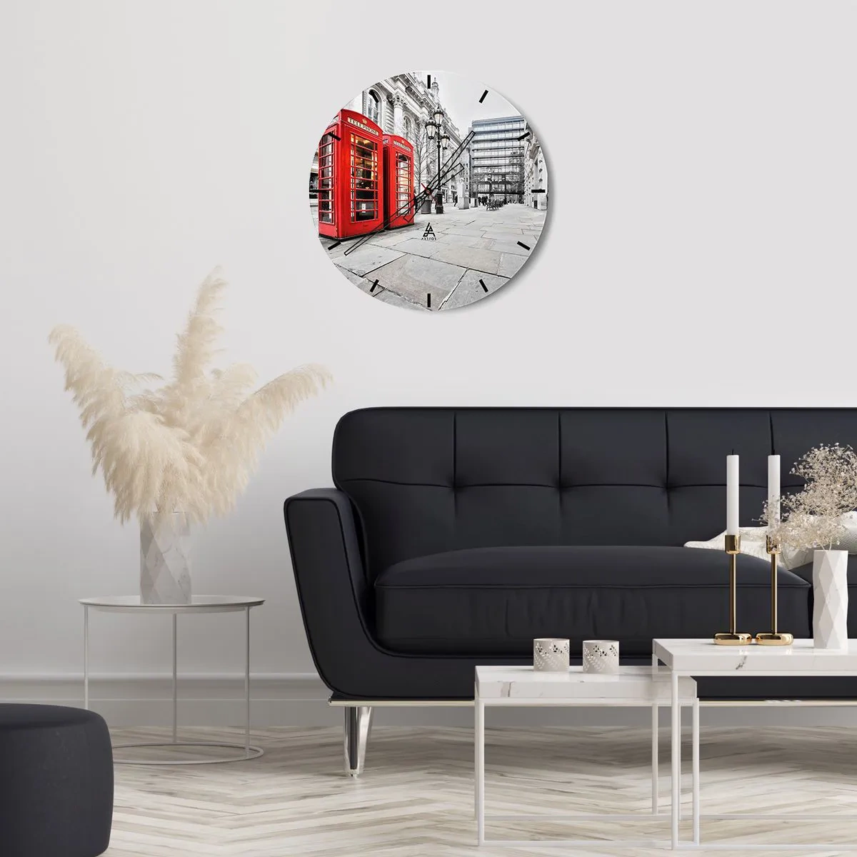 Relógio de parede - Relógio em vidro - Cabines telefônicas vermelhas em um ambiente urbano - 30x30cm - Bem-vindo a Londres - Decoração de parede moderna para a sala de estar, cozinha e quarto ARTTOR