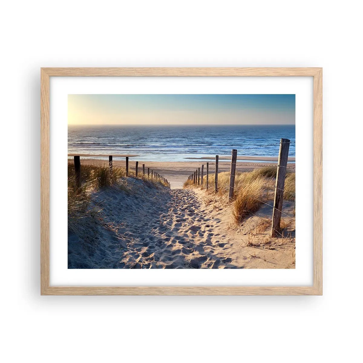 Pôster com moldura de carvalho claro - O som do mar, o canto dos pássaros, a praia selvagem entre a relva... - 50x40 cm