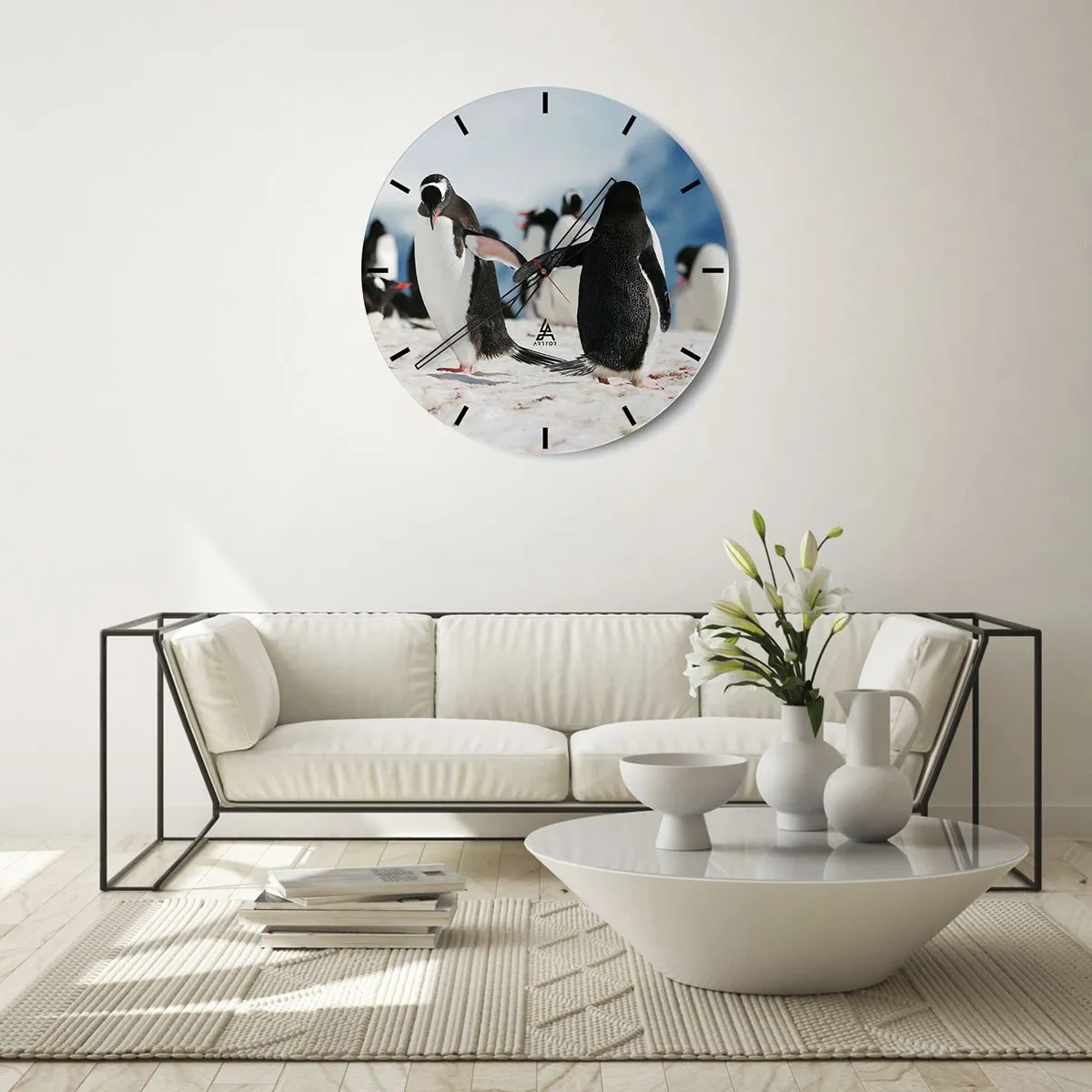 Relógio de parede - Relógio em vidro - Pinguins na neve em uma paisagem ártica - 30x30cm - Dança na neve - Decoração de parede moderna para a sala de estar, cozinha e quarto ARTTOR