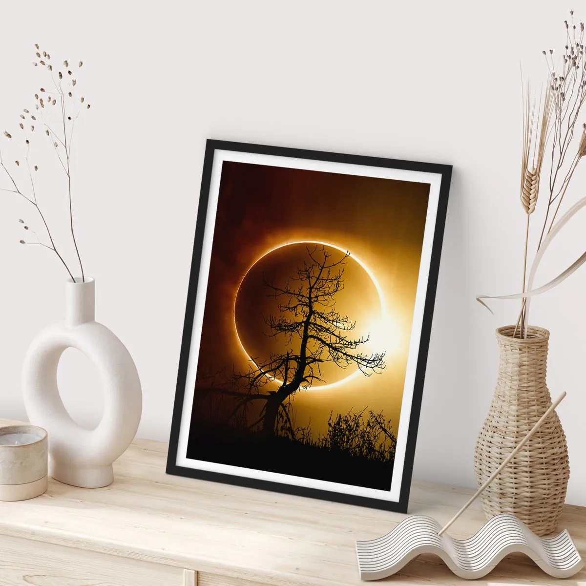 Pôster com moldura preta - Eclipse total - 61x91 cm