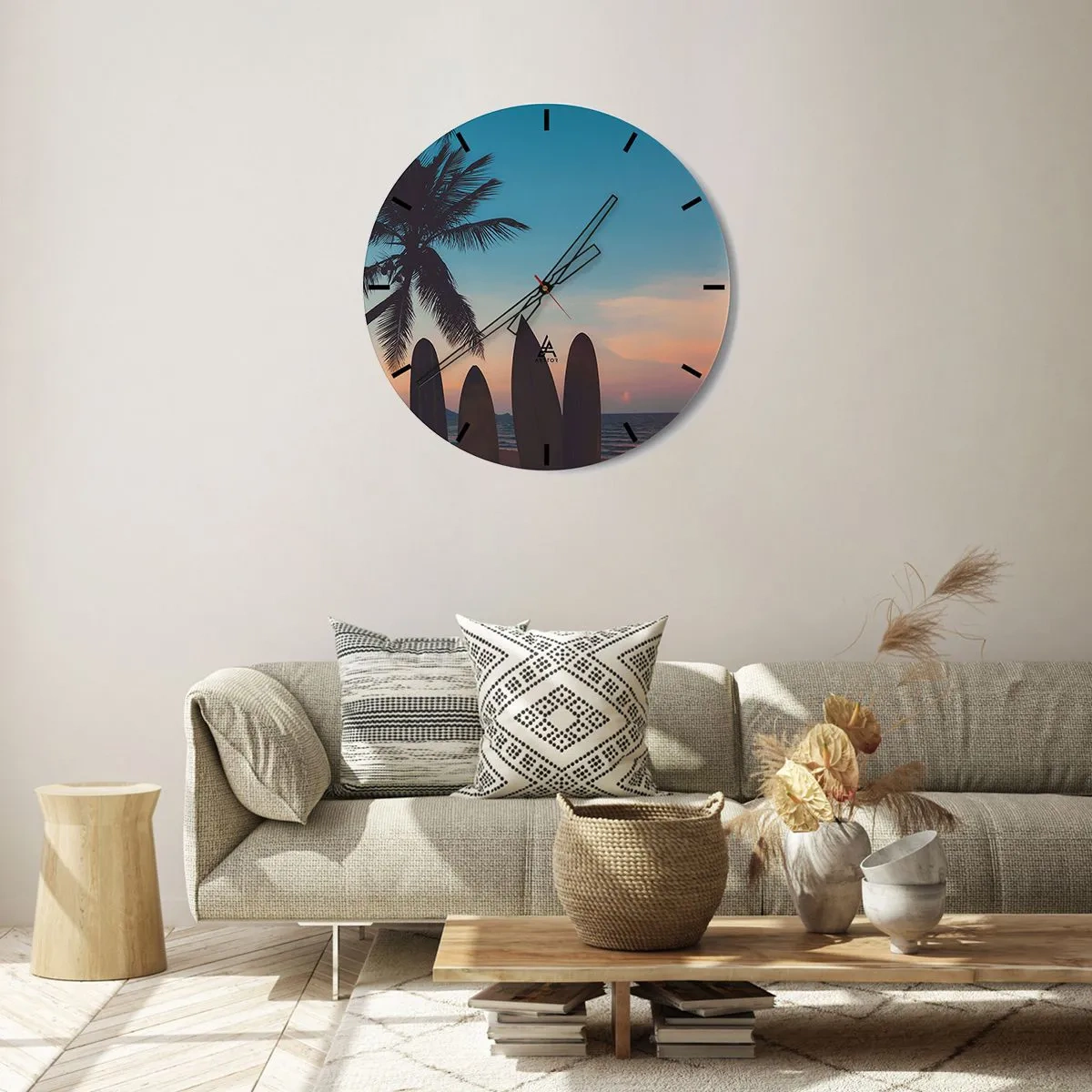Relógio de parede - Relógio em vidro - Praia com palmeira e pranchas de surfe ao fundo - 30x30cm - Amanhã também será divertido - Decoração de parede moderna para a sala de estar, cozinha e quarto ARTTOR