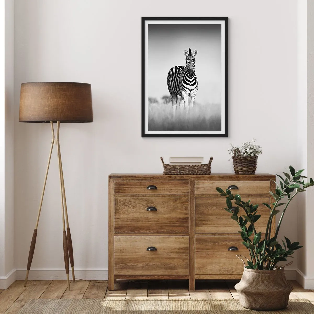 Pôster com moldura preta - Uma zebra em uma composição em preto e branco na savana - 50x70cm - De fato, o mundo é a preto e branco - Decoração de parede moderna para a sala de estar e quarto ARTTOR