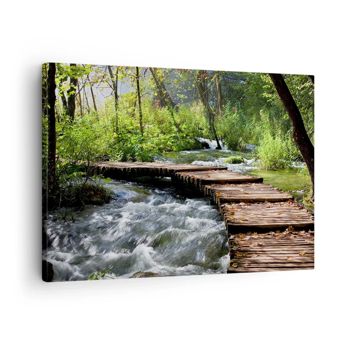 Quadro em tela - Uma ponte de madeira sobre um riacho caudaloso cercada pela vegetação da floresta. - 70x50cm - Sobre a cascata espumosa - Decoração de parede moderna para a sala de estar e quarto ARTTOR