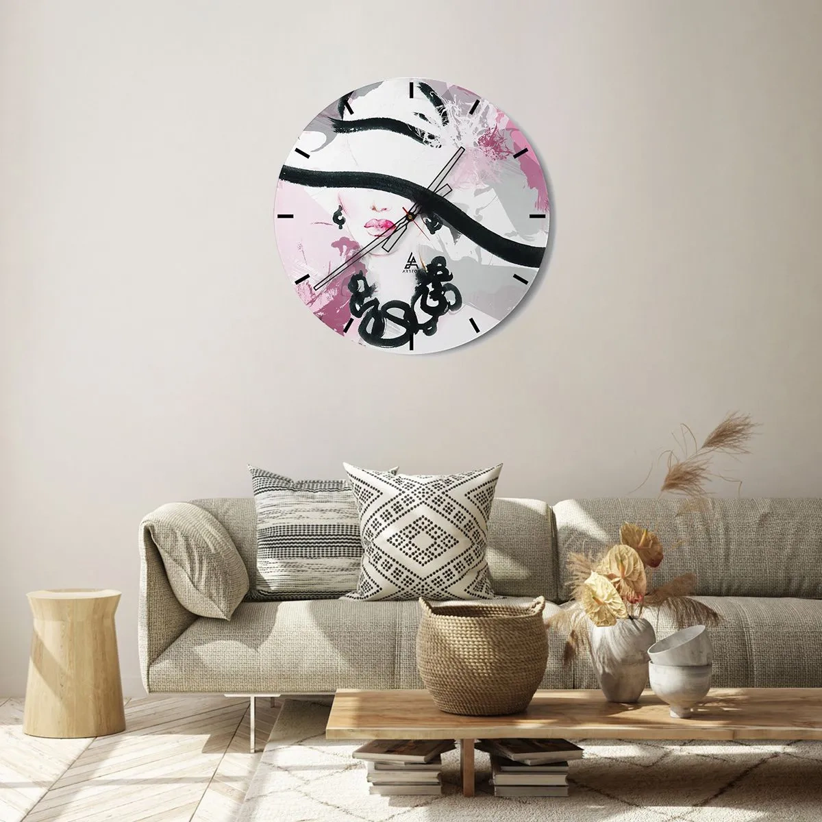 Relógio de parede - Relógio em vidro - Um retrato elegante de uma mulher em estilo preto e rosa - 30x30cm - Retrato de uma dama a preto e rosa - Decoração de parede moderna para a sala de estar, cozinha e quarto ARTTOR