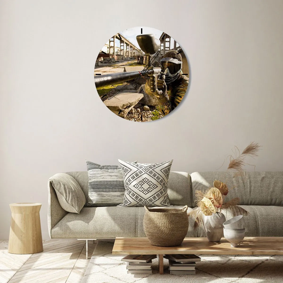 Relógio de parede - Relógio em vidro - Paintball em ambiente industrial - 30x30cm - Você também pode ser um herói - Decoração de parede moderna para a sala de estar, cozinha e quarto ARTTOR