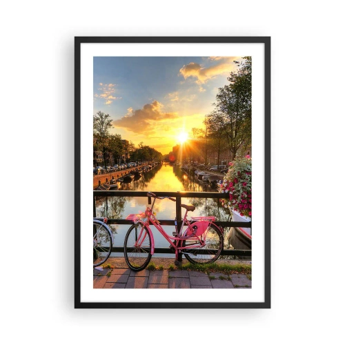 Pôster com moldura preta - Uma bicicleta rosa em uma ponte sobre um canal ao pôr do sol - 50x70cm - Manhã de primavera em Amsterdã - Decoração de parede moderna para a sala de estar e quarto ARTTOR