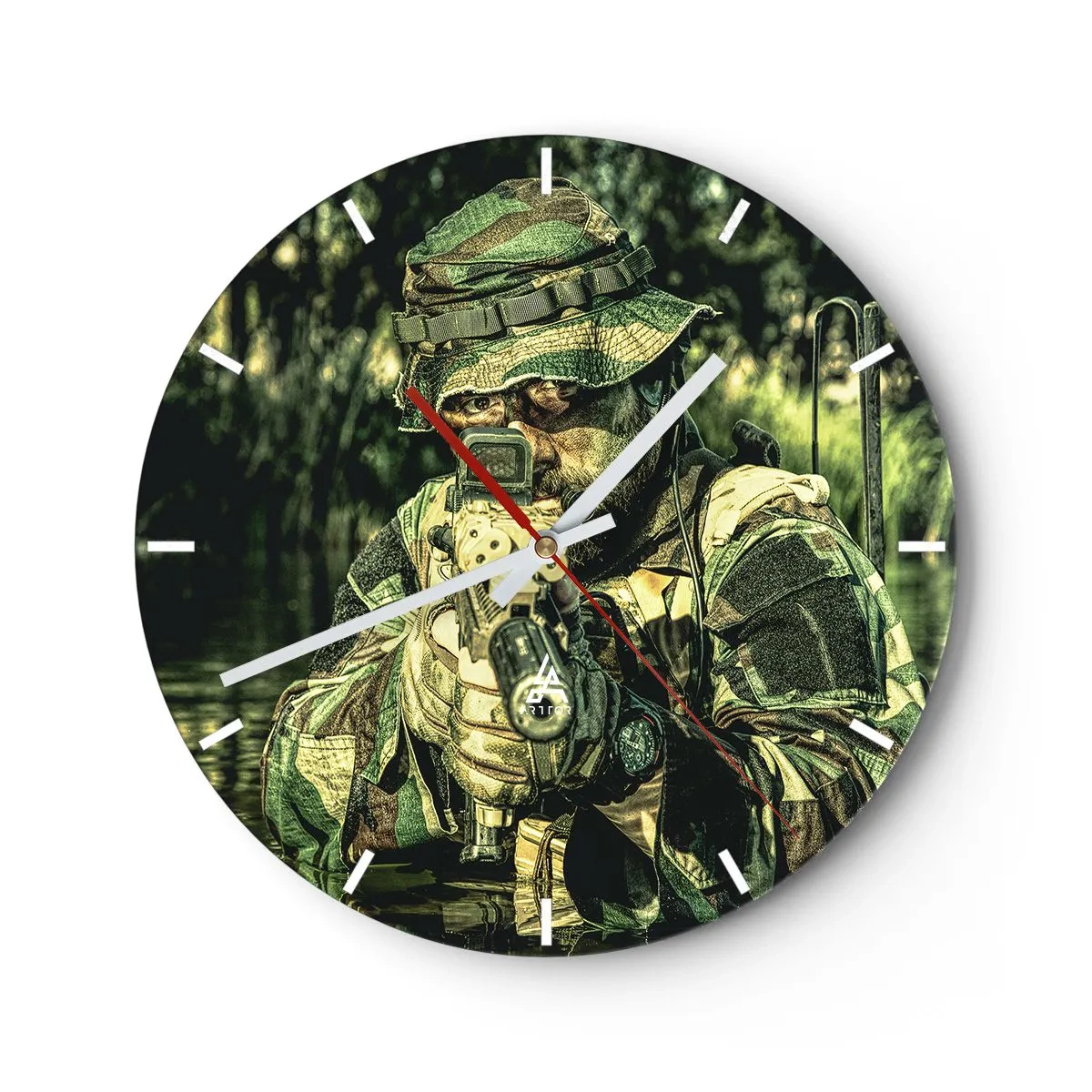 Relógio de parede - Relógio em vidro - Um soldado camuflado mirando o terreno em uma área florestal. - 30x30cm - O melhor dos melhores - Decoração de parede moderna para a sala de estar, cozinha e quarto ARTTOR